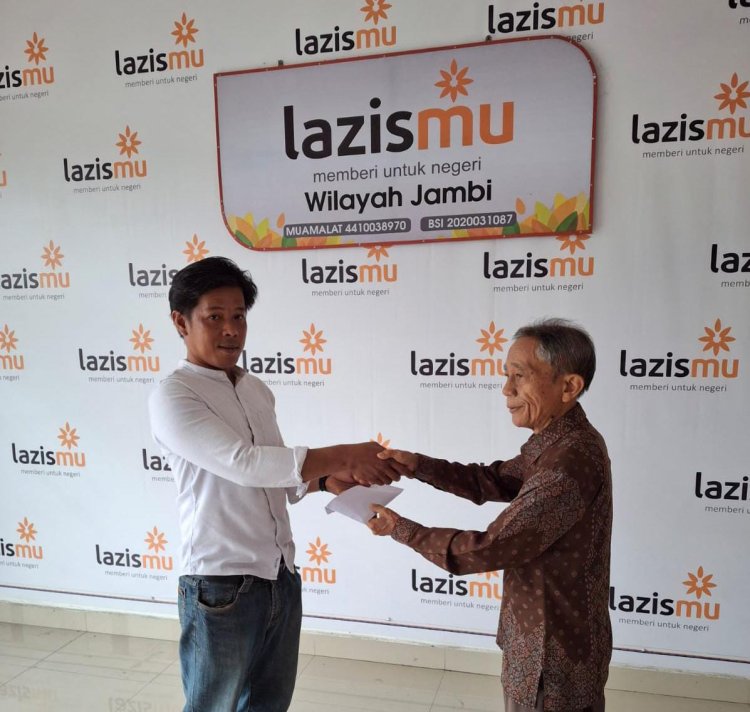 Lazismu Wilayah Jambi Salurkan Bantuan Modal Usaha Ternak Ayam Kampung untuk Petani di Pematang Gajah