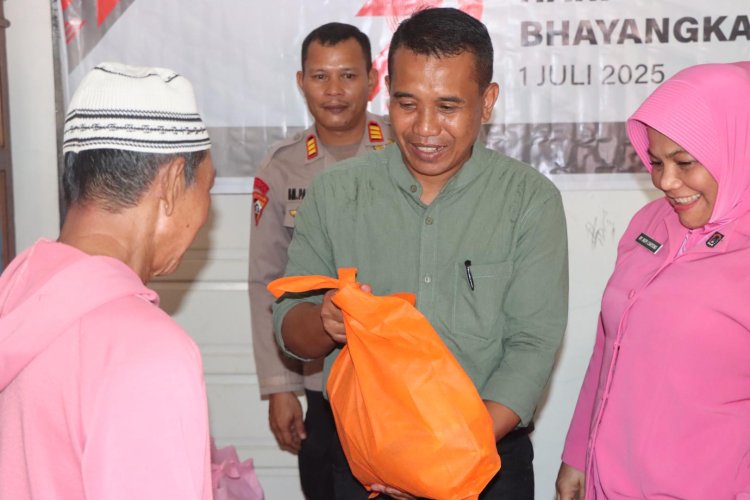 Peduli Sesama, Kapolres Bungo Salurkan 75 Paket Sembako di Hari Bhayangkara ke-79