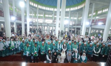 Jemaah Umrah Diberangkatkan Arasy Tour, Tim ARASY Siap Dampingi Langsung Hingga Tanah Suci