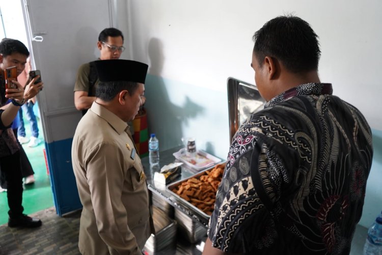 Tinjau Dapur MBG, Gubernur Al Haris Minta Jaga Kualitas Bahan Baku dan Kebersihan