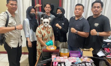 Dari Rumah ke Rumah, Wanita Ini Edarkan Sabu Puluhan Gram Melalui Skema Kerja Pemasok