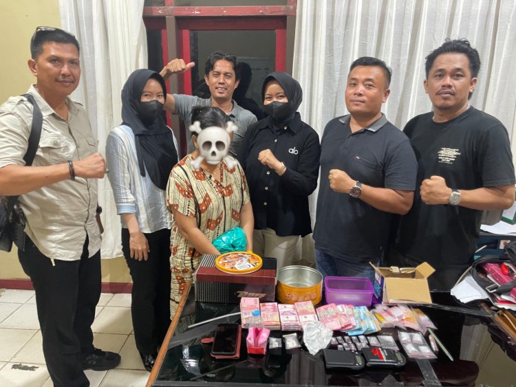 Dari Rumah ke Rumah, Wanita Ini Edarkan Sabu Puluhan Gram Melalui Skema Kerja Pemasok