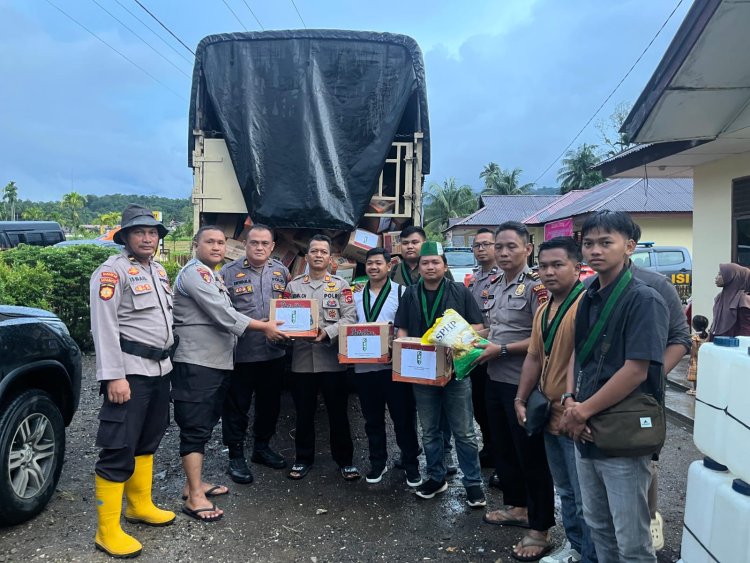 HMI Cabang Bungo Bersama Polres Bungo Salurkan Bantuan untuk Korban Banjir dan Longsor di Palembayan