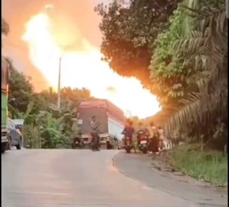 Pipa Gas Meledak di Desa Batu Ampar Indragiri Hilir, Warga Diimbau Menjauh dari Lokasi
