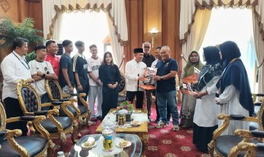 Tunaikan Janji, Gubernur Al Haris Umrohkan Orang Tua Peraih Emas PON Aceh-Sumut