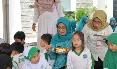 Rabu Berkah PKK Jambi, Bunda PAUD Bagikan Sarapan Bergizi untuk Warga