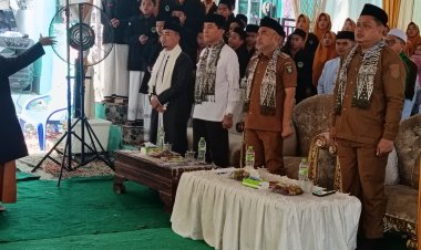 Bupati Dedy Putra Janjikan Solusi Jalan Rusak dan Kemajuan Ponpes DHA Saat Hadiri Wisuda Tahfiz