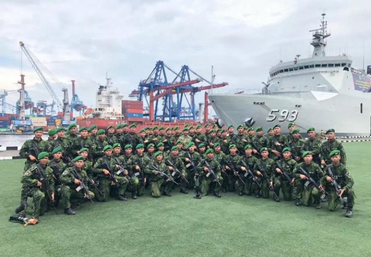 Di Depan KRI Banda Aceh, Sekitar 68 Prajurit Satgas Pamtas Brigif TP 34 Cakra Buana Resmi Dilepas Kolonel Arief Widyanto