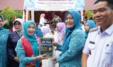 Tinjau 10 Program Pokok PKK di Desa Pondok Agung, Hj. Hesti Haris Apresiasi Kreativitas Ibu-Ibu