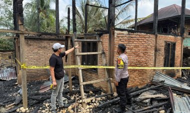 DITINGGAL KE KEBUN, RUMAH LUDES TERBAKAR! Kerugian Capai Rp300 Juta