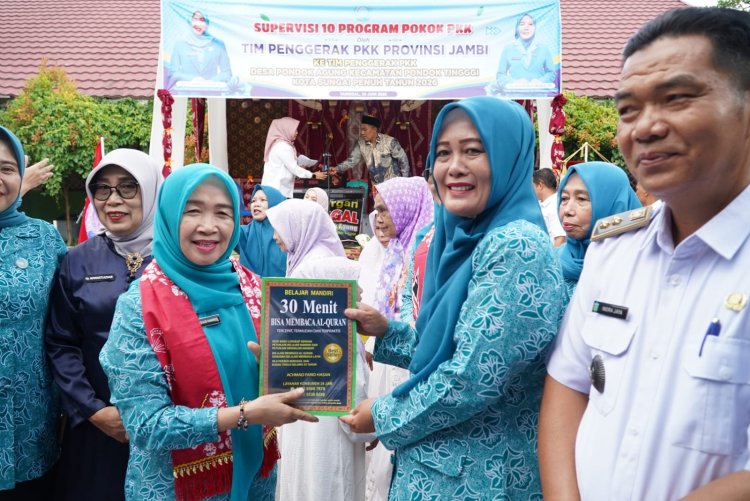 Tinjau 10 Program Pokok PKK di Desa Pondok Agung, Hj. Hesti Haris Apresiasi Kreativitas Ibu-Ibu