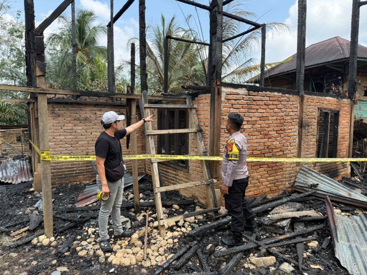 DITINGGAL KE KEBUN, RUMAH LUDES TERBAKAR! Kerugian Capai Rp300 Juta