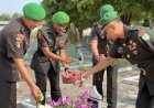 Sambut HUT Infanteri ke-81, Prajurit Brigif TP 34/CB Bersama Persit Ziarah ke Makam Pahlawan di Indramayu