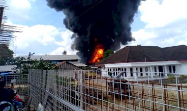 BREAKING NEWS!! Kebakaran Hanguskan Diduga Gudang Minyak di Sijinjang
