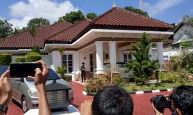 KPK Geledah Rumah Dinas Gubernur Kepri