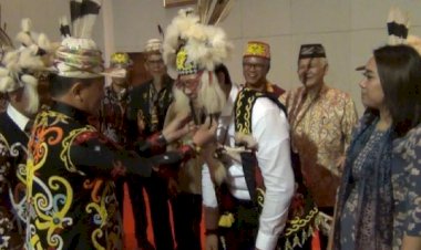 Netizen Penasaran, Puput Hamil ya Pak Ahok?