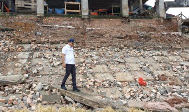 Tembok Pasar Sengeti Roboh, Diduga Akibat Rembesan Air