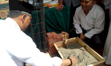 Walikota Jambi Menyumbang dan Peletakan Batu Pertama di Masjid Ilham