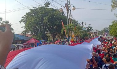 Melihat Kirab 1.000 Meter Bendera Merah Putih Berkibar di Bungo Hari Ini