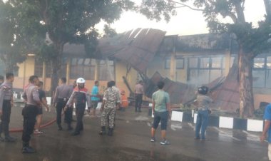 Gedung Logistik Polda NTT Ludes Terbakar