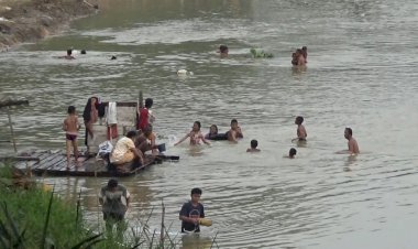 Musim Kemarau Sumur Kering, Warga Gunakan Air Sungai Batanghari untuk MCK