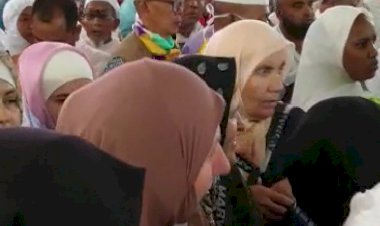 Jemaah Haji Berdesak-desakan Saat Sa'i