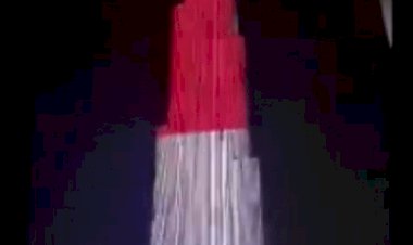 Saat Merah Putih 'Selimuti' Burj Khalifa di Dubai