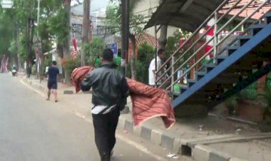 Tak Diberi Tumpangan Ambulans, Ayah Gotong Jenazah Anak Pulang ke Rumah