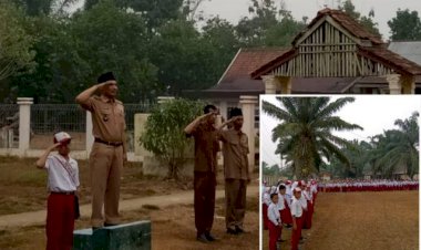 LUAR BIASA!!! Kepsek Jarang Masuk, Kades Pun Akhirnya Jadi Pembina Upacara