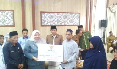 Zainaba Terima Bantuan Rp30 Juta dari Bupati Muarojambi