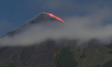 Gunung Karangetang Masih Luncurkan Lava Pijar