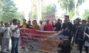 Pedagang Pasar Talang Banjar Demo Walikota Jambi