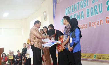 H Amir Sakib Beri Beasiswa Anjani Mahasiswi Universitas Sahid Jakarta