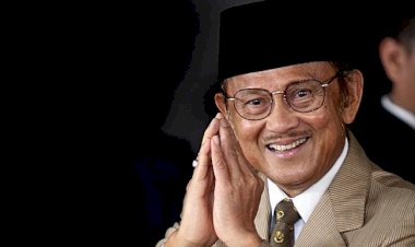 Habibie akan Dimakamkan di Samping Ainun