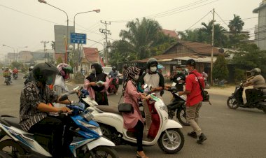 Jurnalis Tanjabbar Pun Prihatin Kabut Asap! Hingga Bagikan 4.000 Masker Gratis
