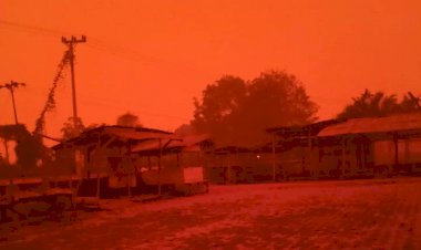 Darurat Asap, Siang Terasa Malam Kumpeh Jambi Memerah Dikepung Asap