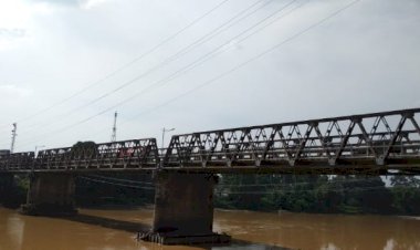Jembatan Lama Mulai Goyang, Cek Endra Janji Bangun Jembatan Kembar Sarolangun
