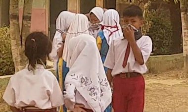 Siswa Kebingungan, Pengumuman Libur Sekolah hanya Melalui Pesan WhatsApp