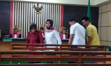 Cecar Pertanyaan ke Mantan Kadinkes Bungo Nurfa, Hakim: Kenapa Anda Tidak Awasi?