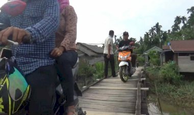 Warga Makmur Jaya Kecewa Jembatan Penghubung Dua Desa Gagal Dibangun