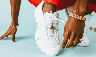 Jesus Shoes, Sepatu Nike Berisi Air Suci Laku Cepat!