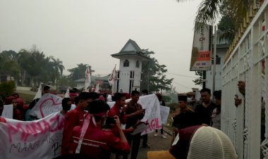 Pak Bupati! Mahasiswa Minta Gugurkan Asnawi dari Peserta Lelang Eselon II