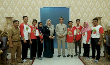 Bupati Masnah Sambut Kedatangan Siswa Pendulang Medali di Pekan Kebudayaan Nasional