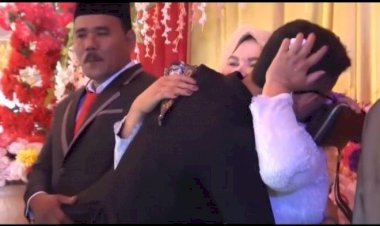 MENANGIS!! 11 Tahun Pacaran Malah Jadi Tamu Undangan & Fotografer Saja