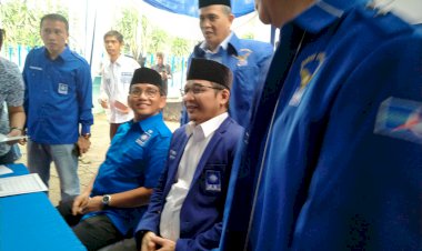 LUAR BIASA! H Bakri Balikin Berkas ke Demokrat Bawa Pasha Ungu