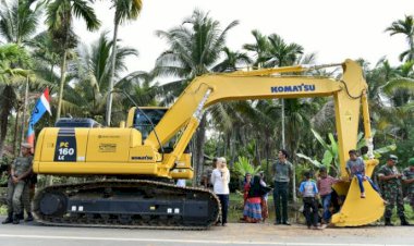 Eskavator Bantuan Zumi Zola untuk Kecamatan Jangkat Lenyap