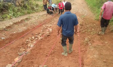 Lapor Pak Bupati Haris! Warga Tiga Desa di Jangkat Timur Merangin Iuran Perbaiki Jalan Kabupaten