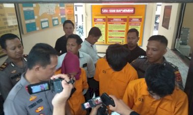 Terekam CCTV! Menyamar Jadi Mahasiswa Muda-mudi Maling Motor di Kampus Jambi