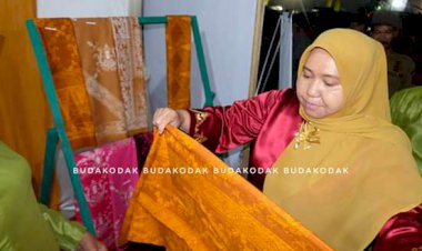 Kunjungi Stand Bazar MTQ, Bupati Minta Promosi Produk UMKM Lebih Gencar