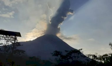 Letusan Gunung Merapi 1.500, Hujan Abu Terjadi di Sawangan dan Dukun Magelang